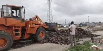 Lagos Breaths Easy as LAWMA Eradicates Garbage on Lagos-Badagry Expressway
